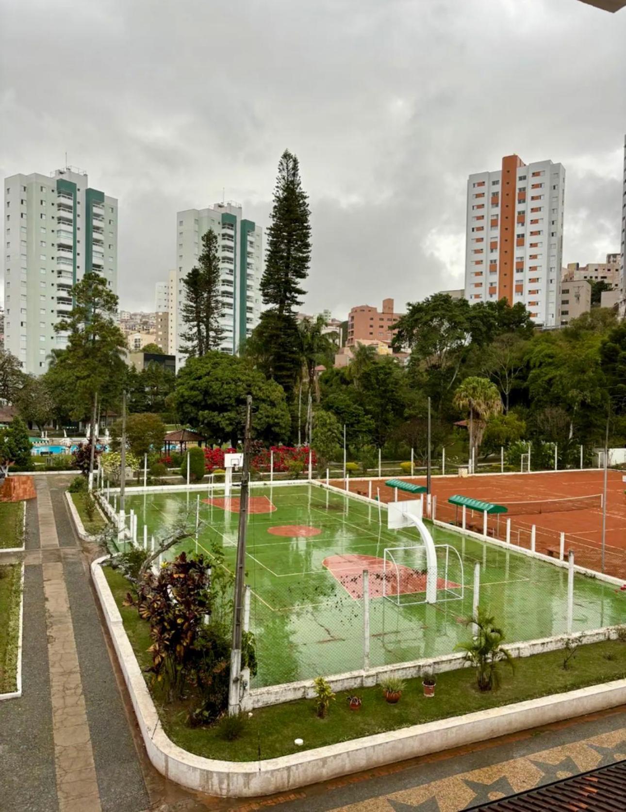 Apartamento Condominio Quisisana Centro Pocos De Caldas Lazer Completo, Uma Estrutura De Resort Exterior foto