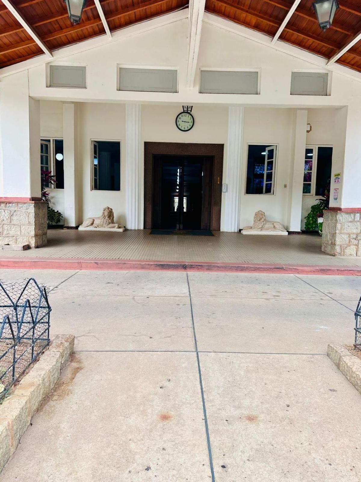 Apartamento Condominio Quisisana Centro Pocos De Caldas Lazer Completo, Uma Estrutura De Resort Exterior foto